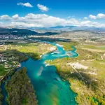 Four Rivers Чаплина
