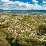 Four Rivers Чаплина